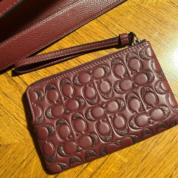 New Coach Elegant Burgundy Leather Shoulder Bag - Picture 14 of 16